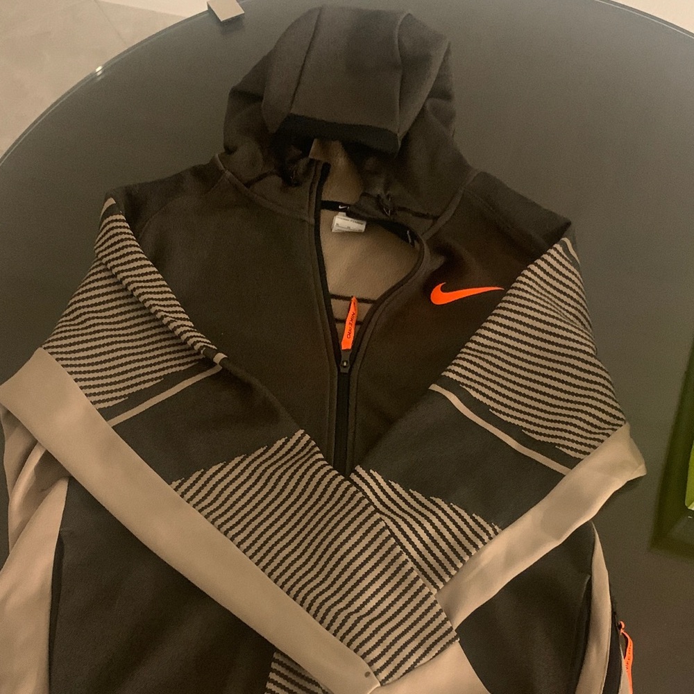 Nike Men's Black and Beige Performance Jacket/Hoodie with zipper.